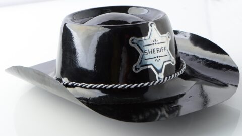 SOMBRERO SHERIFF NEGRO C/PIOLA X1
